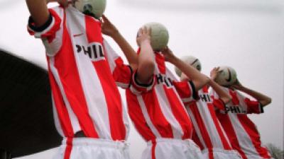 Strootman gewoon met PSV mee op trainingskamp