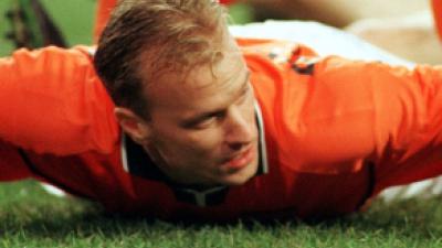 Bergkamp onthult eigen standbeeld in Londen