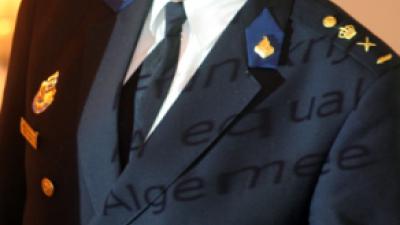 Commissaris politie komt niet door screening AIVD