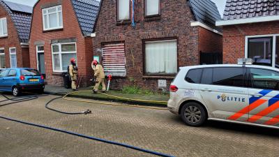 Brandweer ventileert woning