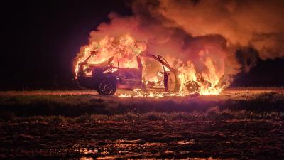 Auto volledig in brand