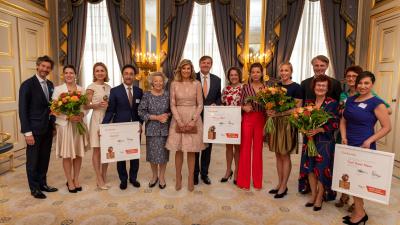 Uitreiking appeltjes van oranje 