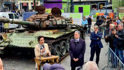 Kapot geschoten tank op Leidseplein