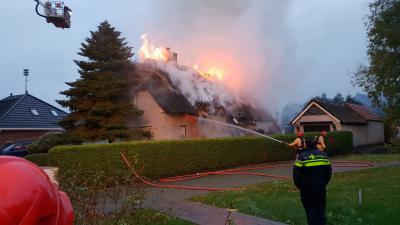 Uitslaande brand in woonboerderij