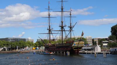 Zwemmers halen geld op voor ALS