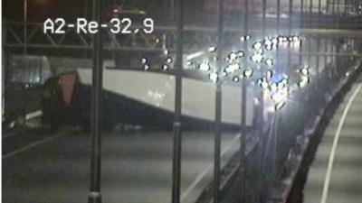 A2 afgesloten na ongeval vrachtwagen