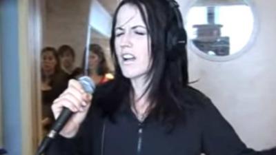 Zangeres Dolores O'Riordan (46) onverwacht overleden