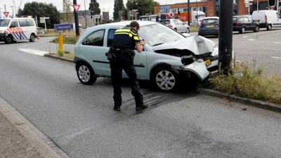 Beruchte paal overleeft weer aanrijding