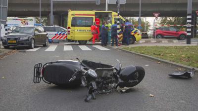 Scooterrijder gewond na aanrijding met auto