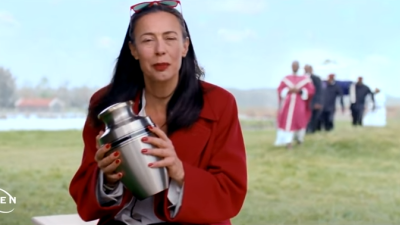 Adelheid Roosen wint Loden Leeuw als meest irritante BN'er in een reclamespot