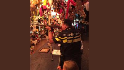 Meisje op kermis te hulp 'geschoten' door agent