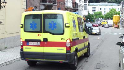 Auto rijdt in op groep carnavalsvierders in België, doden en gewonden