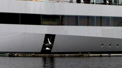 Miljoenenjacht 'Ebony Shine' blijft in Nederland aan de ketting