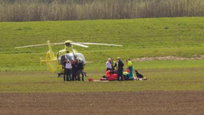 Foto van parachutist en traumaheli | Flashphoto | www.flashphoto.nl
