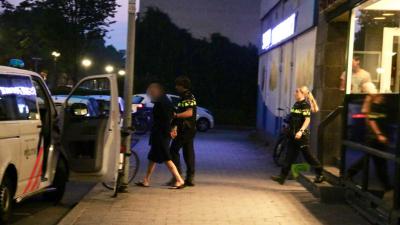 Gewonde bij steekpartij in voormalig hotel, twee aanhoudingen