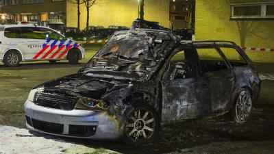 Gestolen Audi uitgebrand op parkeerterrein in Den Bosch