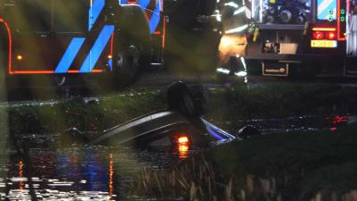 auto-water-brandweer-donker