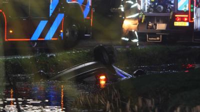 auto-water-brandweer-donker