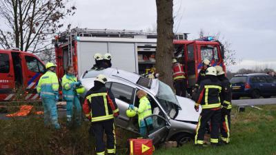 Jong stel zwaargewond na proefrit in net opgehaalde auto