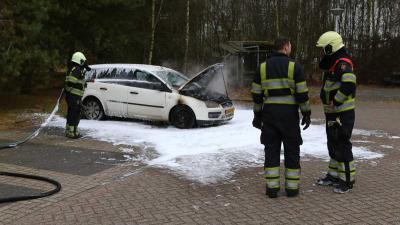 Auto uitgebrand op carpoolplaats Best