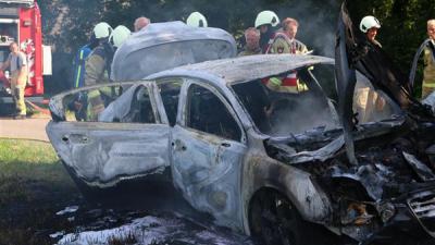 Auto brandt uit bij Annen
