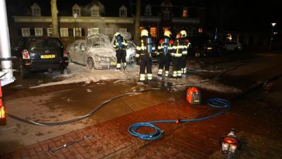 Twee auto's uitgebrand in Oirschot