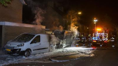 Twee bestelbussen uitgebrand in Best