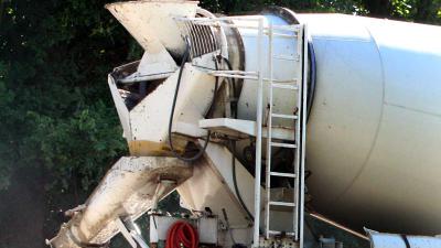 Man (53) overleden na bedrijfsongeval met betonwagen