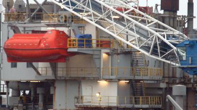 Greenpeace-actievoerders beklimmen boorplatform Shell