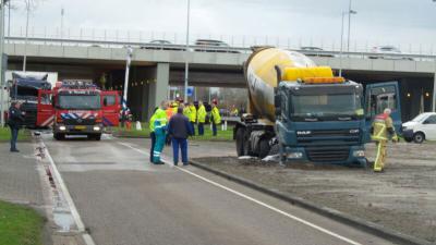 foto van aanrijding vrachtauto's | Miranda van der Sloot