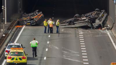 Foto van takelwagen over de kop | Flashphoto | www.flashphoto.nl
