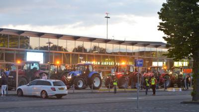 Groningen Airport gaat aangifte tegen boze boeren doen
