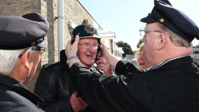 Oud-brandweerman Cor Geurtjes zeventig jaar lid van de brandweer Driebergen