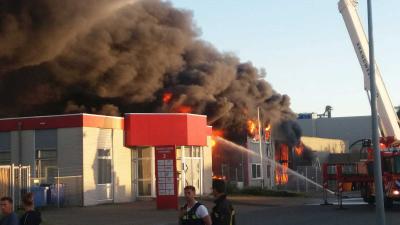 brand-ijzerwarenzaak-rookwolken