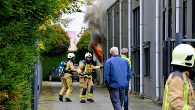Veel rook bij grote brand bedrijfspand Eelde