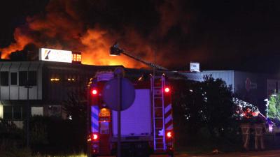 Zeer grote brand op bedrijventerrein De Kwakel