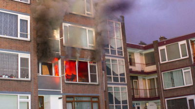 Mensen uit flat geëvacueerd bij brand