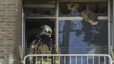 Brandweer haalt bewusteloze man uit zijn woning bij brand