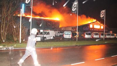 Bedrijven in as bij grote brand in Hoogeveen