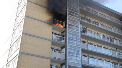 Veel schade na uitslaande brand in flat Schiedam 