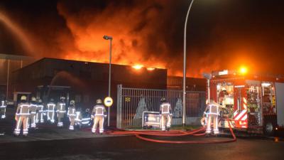Grote brand bij bouwmarkt Meppel 