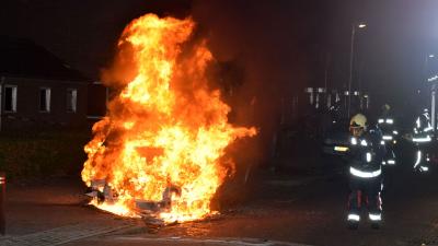 En weer auto in vlammen op in Hoogeveen