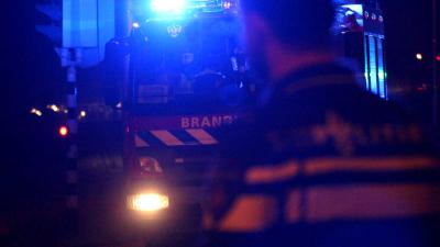 Brandweer redt drie personen uit brandend huis