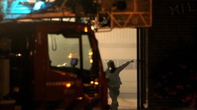 Foto van brandweer met ladderwagen in donker | Archief EHF