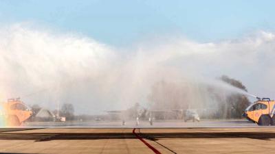 Brandweer vliegbasis Leeuwarden onthaald eeste JSF met schadelijk schuim