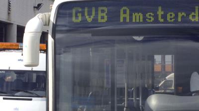 Amsterdammer (30) komt onder nachtbus