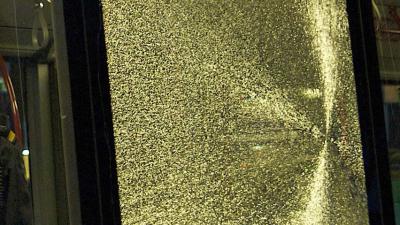 Jongeren gooien ruit bus in, passagiers komen met de schrik vrij