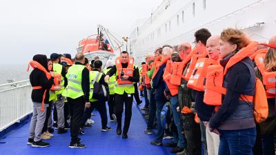 Evacués op dek Ferry