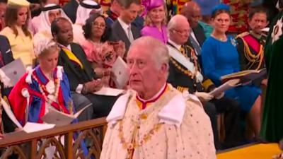Koning Charles tijdens plechtigheid