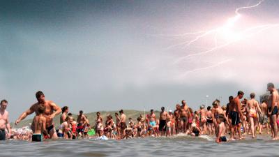 Het KNMI geeft zaterdag een dubbele waarschuwing onweer